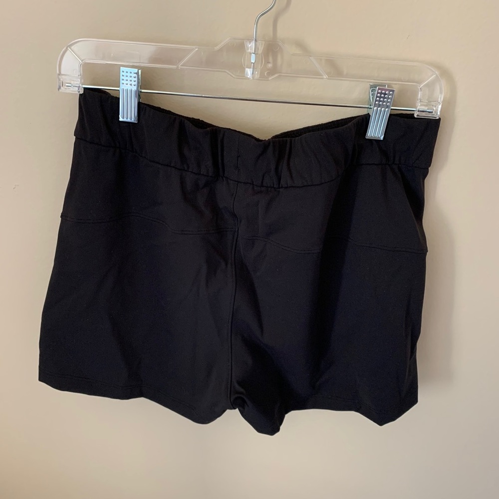 NWOT  lululemon On the Fly Shorts 2.5 - Picture 2 of 3